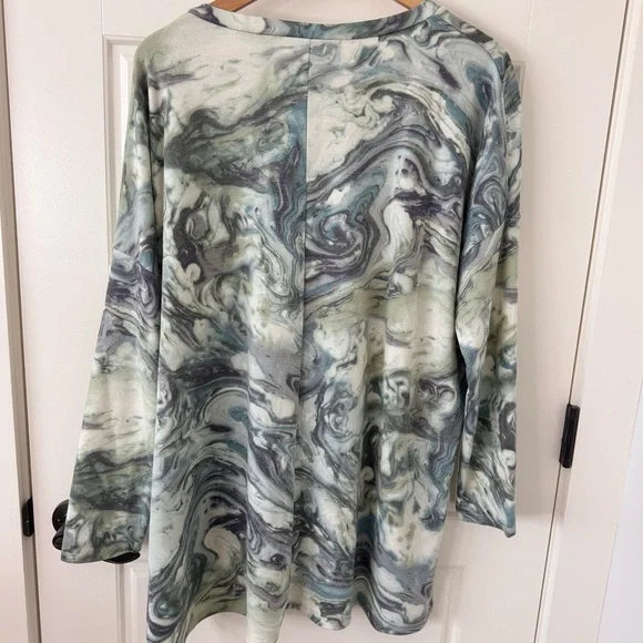 Zenana Marble Print V-Neck Long Sleeve Top – Size L - Picture 5 of 7